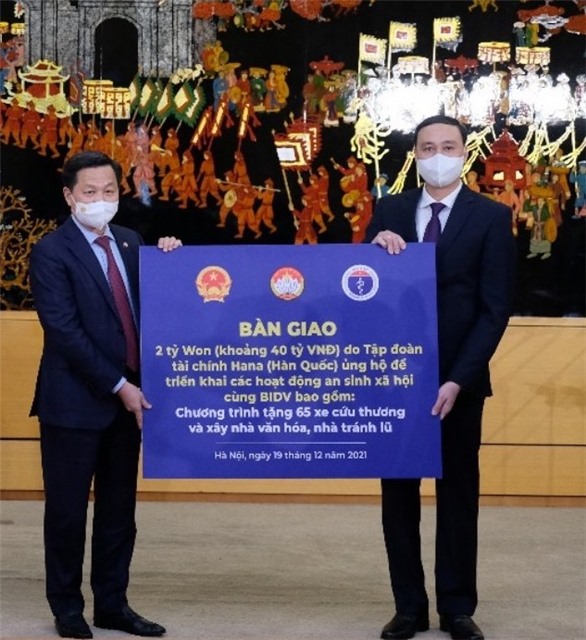 Bộ Y tế nhận 200.000 liều vaccine Covaxin, 1 tấn nguyên liệu sản xuất thuốc điều trị COVID-19 của Ấn Độ ủng hộ