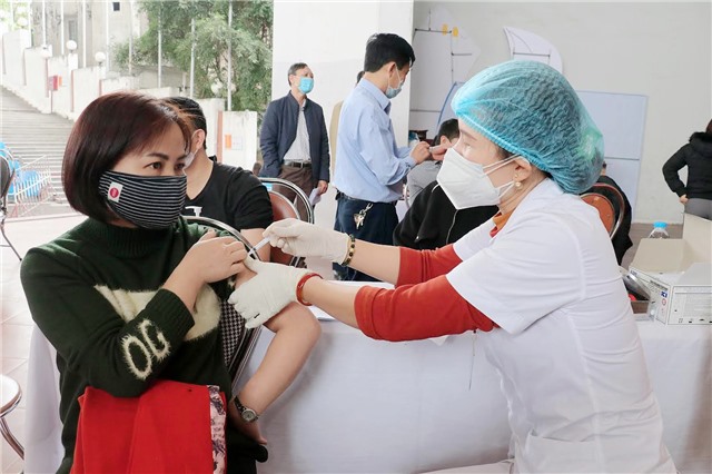 Thành phố Uông Bí tổ chức tiêm vắc xin phòng Covid-19 mũi tăng cường (mũi 3) 