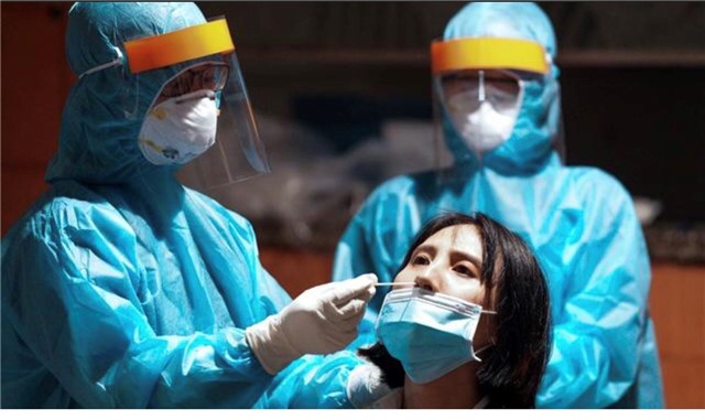 Sáng 21/12: Gần 1.100 ca COVID-19 đang thở máy bà ECMO; TP.HCM rà soát tất cả người nhập cảnh là F0 từ ngày 28/11