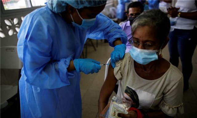 Biến thể Omicron lây nhiễm cho cả người đã tiêm vaccine hoặc đã mắc Covid-19