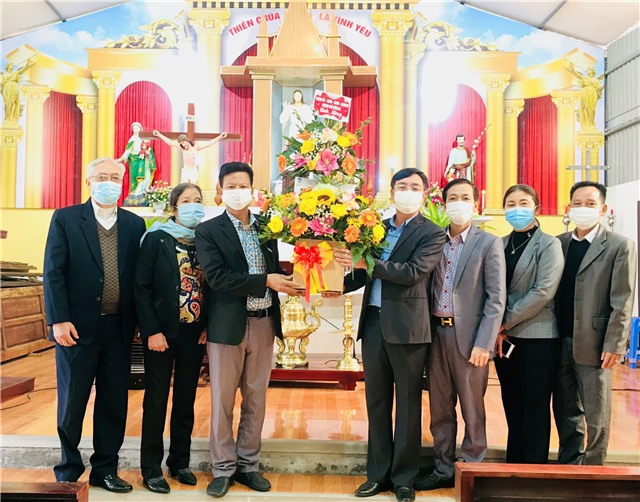 Chủ tịch MTTQ Thành phố chúc mừng Giáng sinh năm 2021