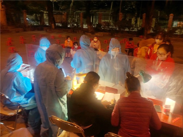 Thành phố Uông Bí: test nhanh kháng nguyên virus Sars-CoV-2 cho công dân Thành phố làm việc tại khu công nghiệp Vsip Hải Phòng