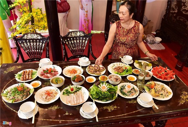 Khi nào phụ nữ không còn phải nấu ăn, rửa bát trong quảng cáo Tết