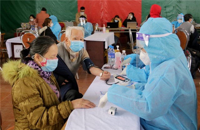 Khu vực miền Tây Quảng Ninh: Dồn lực hoàn thành sớm tiêm mũi 3 phòng Covid-19