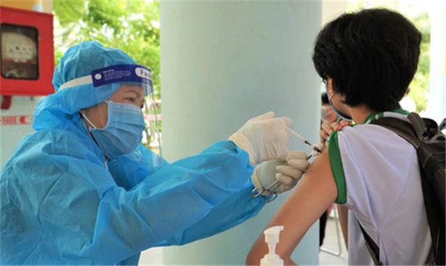 Chiều 4/12: Cả nước đã tiêm gần 127 triệu liều vaccine phòng COVID-19; 42 tỉnh, thành nào đã tiêm cho trẻ từ 12-17 tuổi?