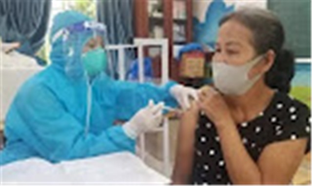 Việt Nam đã tiếp nhận hơn 150 triệu liều vaccine phòng COVID-19, tiến độ tiêm thế nào?