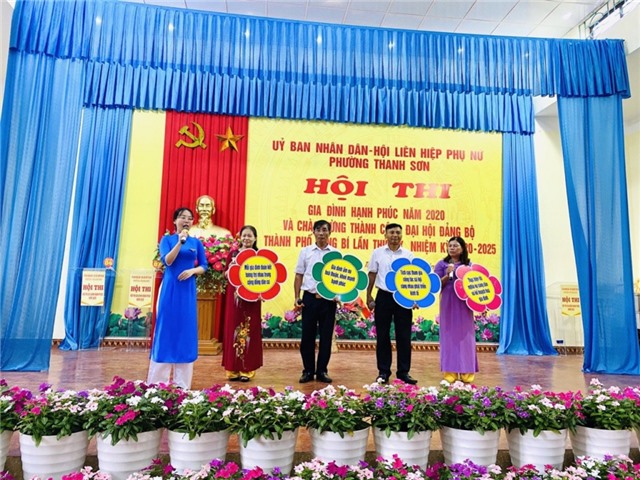 Phụ nữ tham gia xây dựng đời sống văn hoá: Lan toả từ gia đình tới cộng đồng