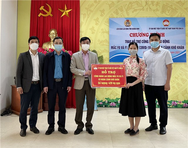 Trao hỗ trợ công nhân mắc Covid-19 và các trường hợp F1 có hoàn cảnh khó khăn