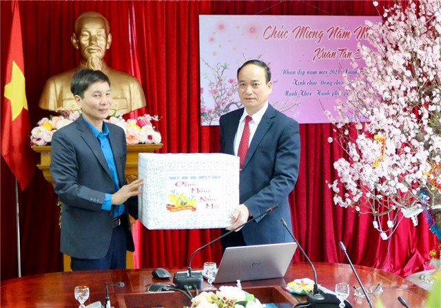 Phó Chủ tịch Thường trực UBND thành phố Nguyễn Văn Thành thăm, chúc Tết các đơn vị trực Tết