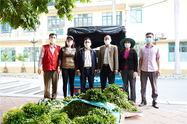 Tặng hơn 500kg rau củ cho các cơ sở cách ly tập trung