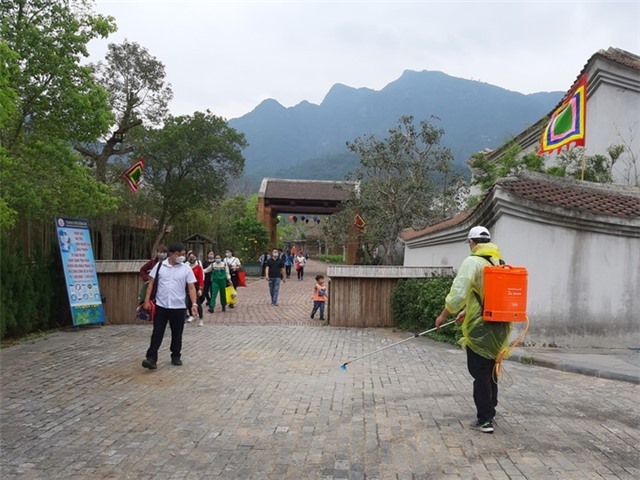 Khách đến Quảng Ninh tăng trở lại