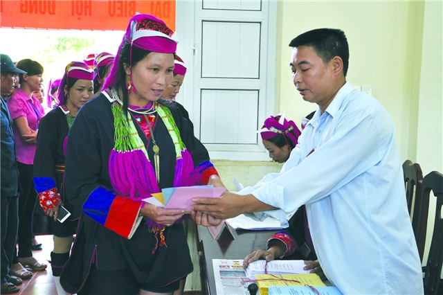 Người tham gia làm thành viên Ban bầu cử này có được đồng thời tham gia kiêm nhiệm thành viên Ban bầu cử khác nữa không?