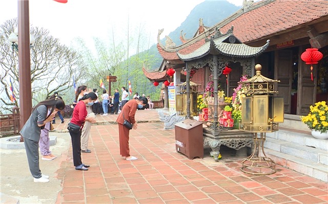 Khởi động lại ngành "công nghiệp không khói"