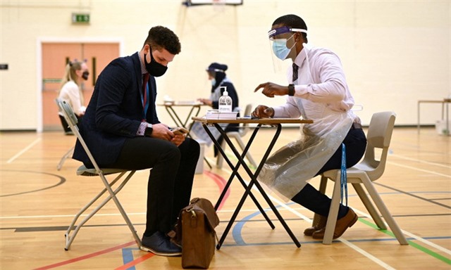 Hơn 116 triệu ca Covid-19 toàn cầu, đà lây nhiễm châu Âu tăng trở lại