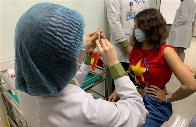 Khẩn trương hoàn thiện hướng dẫn tiêm và tập huấn tiêm vaccine COVID-19