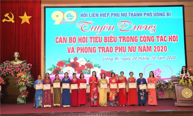 Cán bộ Hội phụ nữ tâm huyết với công tác từ thiện nhân đạo