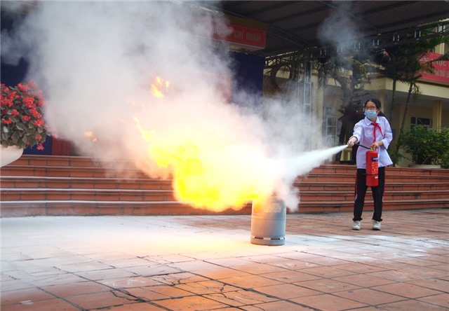 Huấn luyện nghiệp vụ về PCCC và tuyên truyền PCCC và CNCH