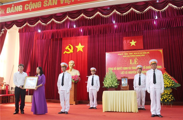 Lễ đón nhận Bằng Tổ quốc ghi công và truy điệu liệt sĩ Nguyễn Văn Quýnh