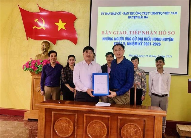 Thời hạn và việc nộp hồ sơ ứng cử được thực hiện như thế nào?