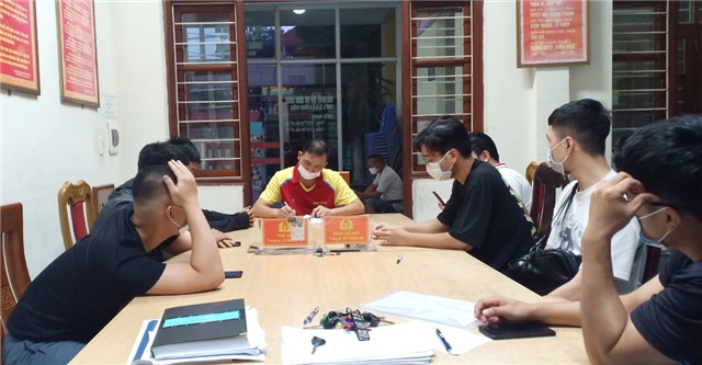 Xử phạt 8 trường hợp không chấp hành đeo khẩu trang nơi công cộng