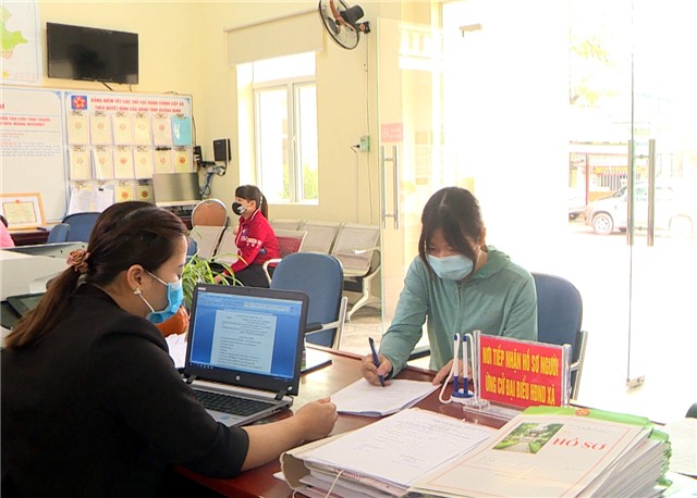 Việc lập và công bố danh sách chính thức những người ứng cử đại biểu Hội đồng nhân dân được thực hiện như thế nào?