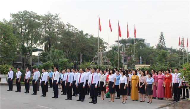 Nghiêm túc thực hiện nghi thức chào cờ đầu tuần