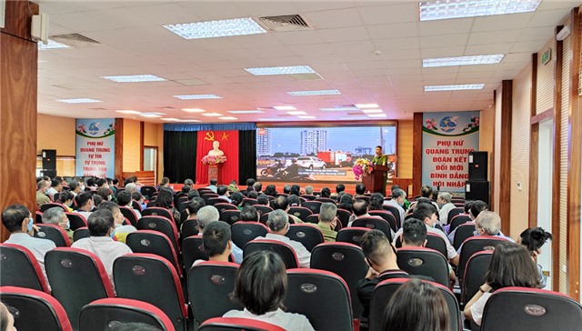 Tuyên truyền PCCC và CNCH cho các hộ gia đình, hộ kinh doanh, nhân dân trên địa bàn phường Quang Trung