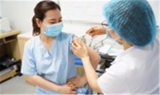 Sáng 11/5: Đã có 892.454 người Việt Nam tiêm chủng vắc xin phòng COVID-19, đạt tỷ lệ 97% phân bổ