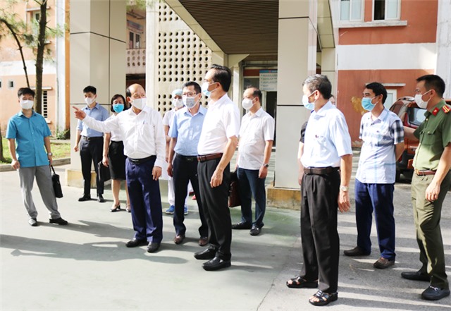 Đoàn công tác tỉnh Quảng Ninh chỉ đạo công tác phòng chống dịch Covid -19 tại Bệnh viện Việt Nam - Thụy Điển Uông Bí