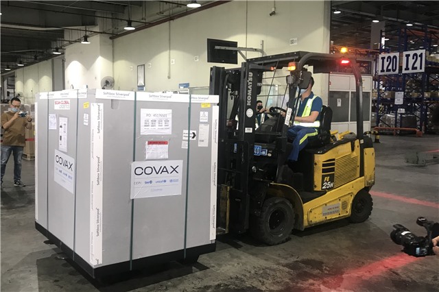 Chiều 16/5: Thêm 1,682 triệu liều vắc xin phòng COVID-19 của COVAX về đến Việt Nam