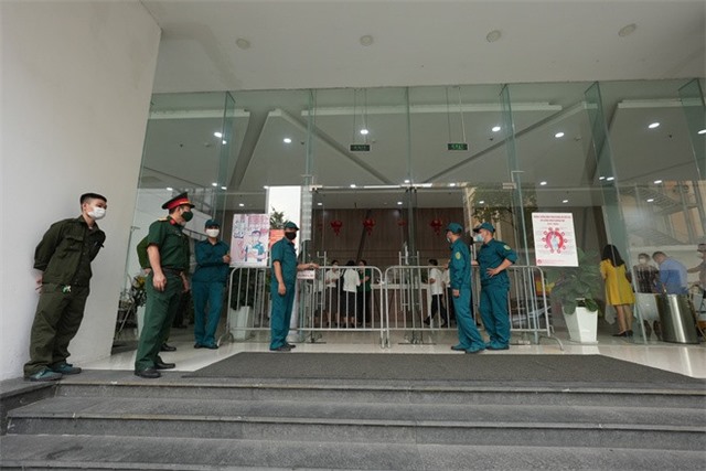 Kỹ thuật viên Bệnh viện Phổi Trung ương dương tính với nCoV