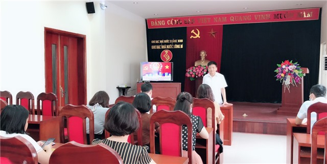 Kho bạc Nhà nước Uông Bí sinh hoạt chính trị tư tưởng chủ đề “Ngày hội non sông”