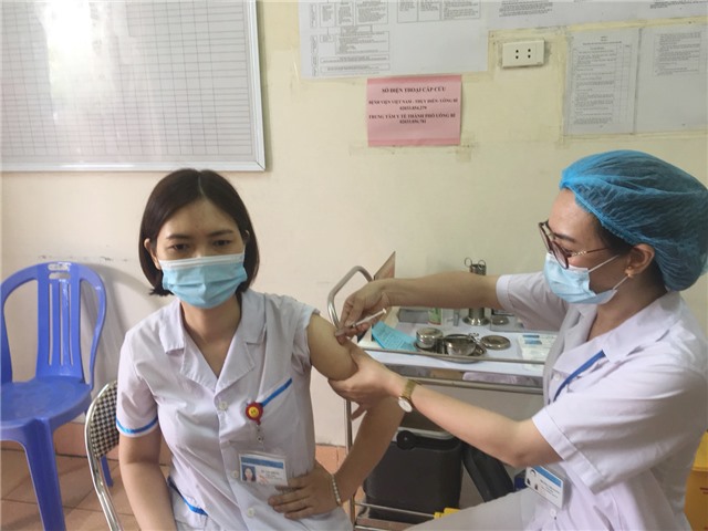 Uông Bí đã có 1.601 trường hợp tiêm vắc xin phòng Covid-19 mũi 1