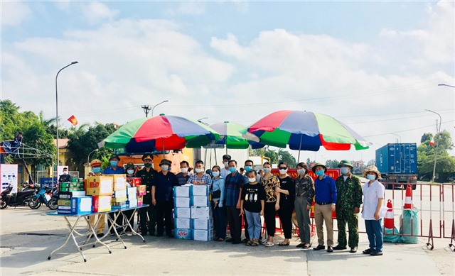 5 doanh nghiệp, cơ sở dịch vụ ăn uống tặng quà hỗ trợ phòng, chống dịch bệnh