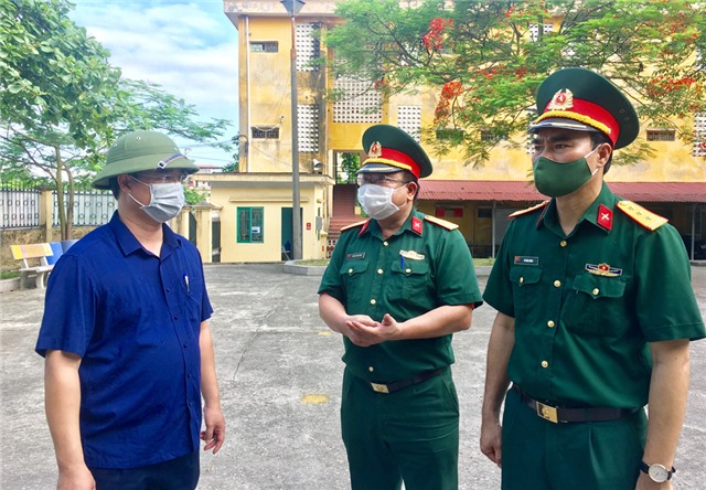 Phó Chủ tịch UBND thành phố Bùi Văn Thành kiểm tra các khu cách ly tập trung