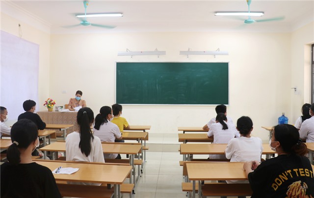 Gần 1.300 thí sinh hoàn thành ngày thi đầu tiên