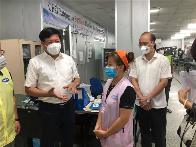 Doanh nghiệp, công nhân tại các khu công nghiệp phải ký cam kết phòng chống dịch