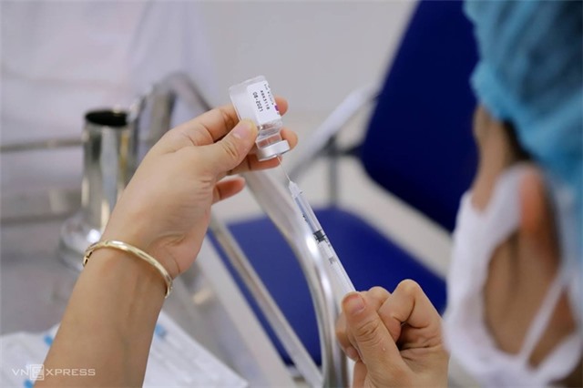 Dấu hiệu nặng sau tiêm vaccine Covid-19 cần đến viện ngay