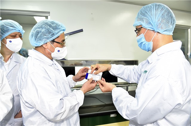 Thủ tướng Phạm Minh Chính: Chậm nhất tháng 6/2022, phải có vaccine COVID-19 sản xuất trong nước