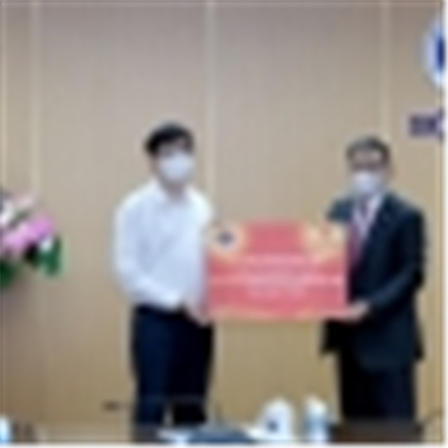 Bộ Y tế tiếp nhận 30 máy xét nghiệm COVID-19 qua hơi thở từ Tập đoàn Vingroup