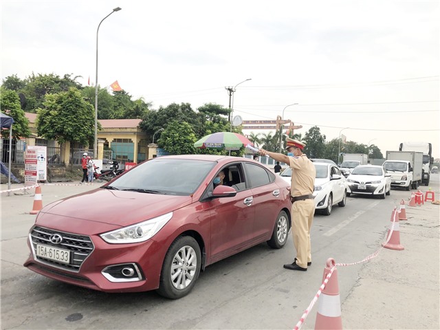 CSGT Công an thành phố Uông Bí quyết tâm phối hợp kiểm soát, phòng dịch Covid - 19