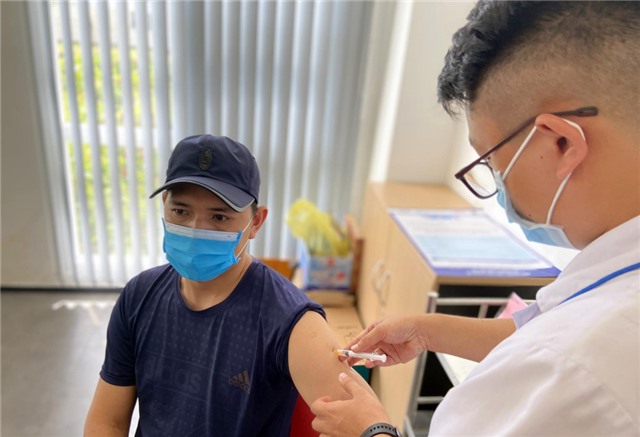 Tiêm vắc xin Covid-19 diện rộng, an toàn