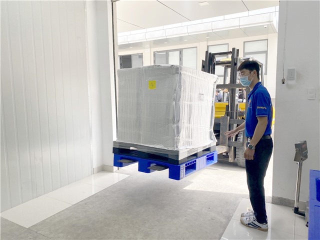 Thêm 921.400 liều vaccine AstraZeneca về Việt Nam