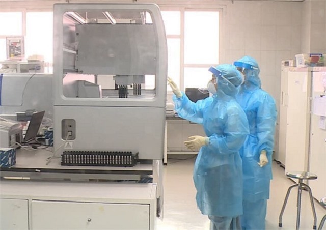 Ghi nhận 2 ổ dịch, Hà Nội thần tốc khoanh vùng lấy mẫu 2.000 người