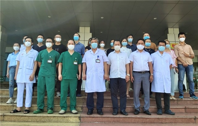30 thầy thuốc tuyến đầu điều trị COVID-19 của miền Bắc vào hỗ trợ miền Nam ruột thịt