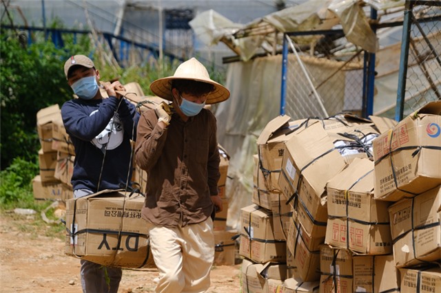 Hỗ trợ người lao động không có giao kết hợp đồng lao động và một số đối tượng đặc thù khác gặp khó khăn do đại dịch COVID-19