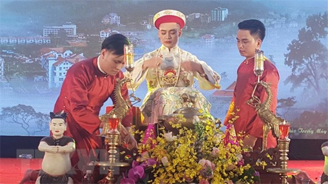 Tụ tập hầu đồng giữa mùa dịch, 20 người bị phạt gần 150 triệu đồng