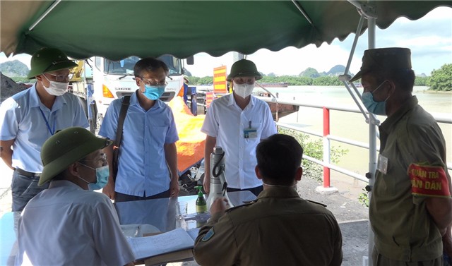 Phó Chủ tịch Thường trực UBND thành phố Nguyễn Văn Thành kiểm tra công tác phòng, chống dịch Covid-19 tại các cảng, bến thủy nội địa