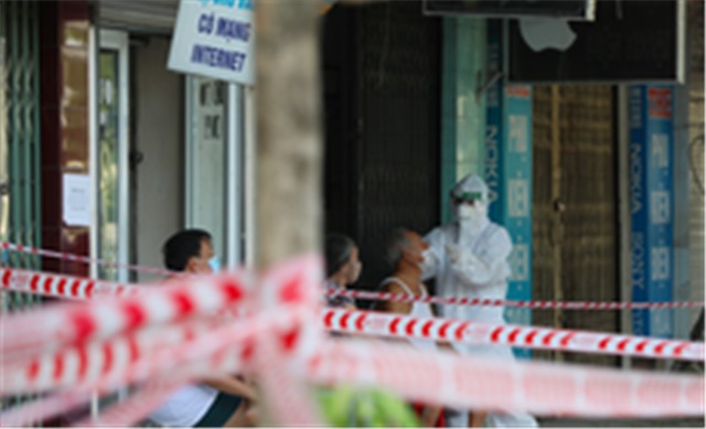 Hà Nội có 32 ca mới, thêm người ho, sốt phát hiện dương tính