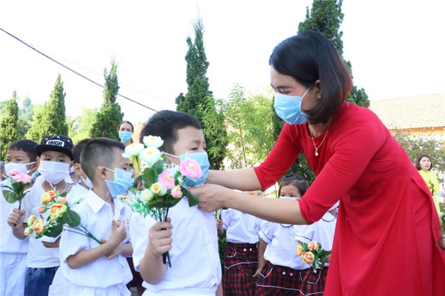 Nhiệm vụ kép trong năm học mới